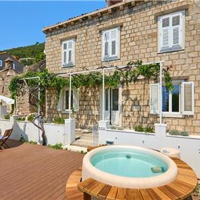 2-Bedroom Sea view Apartment with jacuzzi and Dubrovnik old town views, Sleeps 4